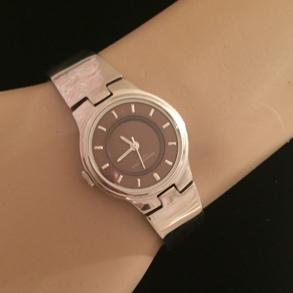 KENNETH COLE LADIES SILVER TONE REACTION WATCH - Picture 1 of 4